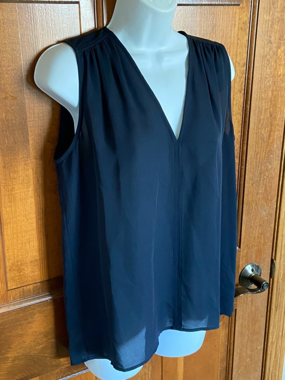 VINCE  Black V Neck Top Shear Blouse 100% Silk Sleeveless  Size Medium